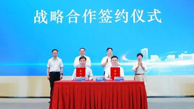 近年来，我国电子级助剂行业呈现出以下特点：
